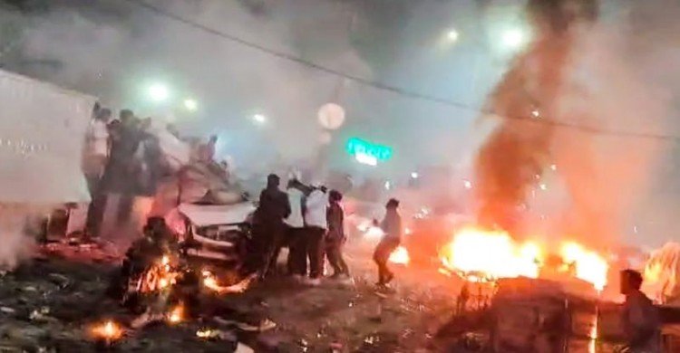 লালকেল্লার সামনে বিস্ফোরণ: কেঁপে উঠলো দিল্লি, জঙ্গি তৎপরতার শঙ্কায় গোটা শহর